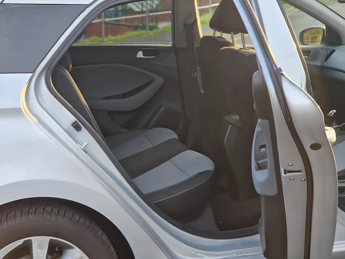 Used 2016 Hyundai i20 Premium Se - Interior and Exterior details 8