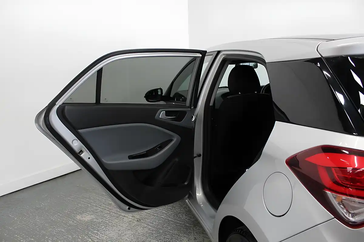 Used 2016 Hyundai I20 Premium Se Silver - Interior and Exterior details 13