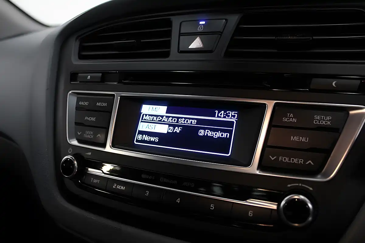 Used 2016 Hyundai I20 Premium Se Silver - Interior and Exterior details 15