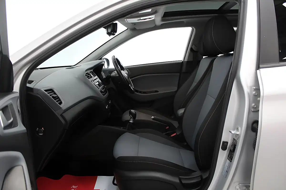 Used 2016 Hyundai I20 Premium Se Silver - Interior and Exterior details 18