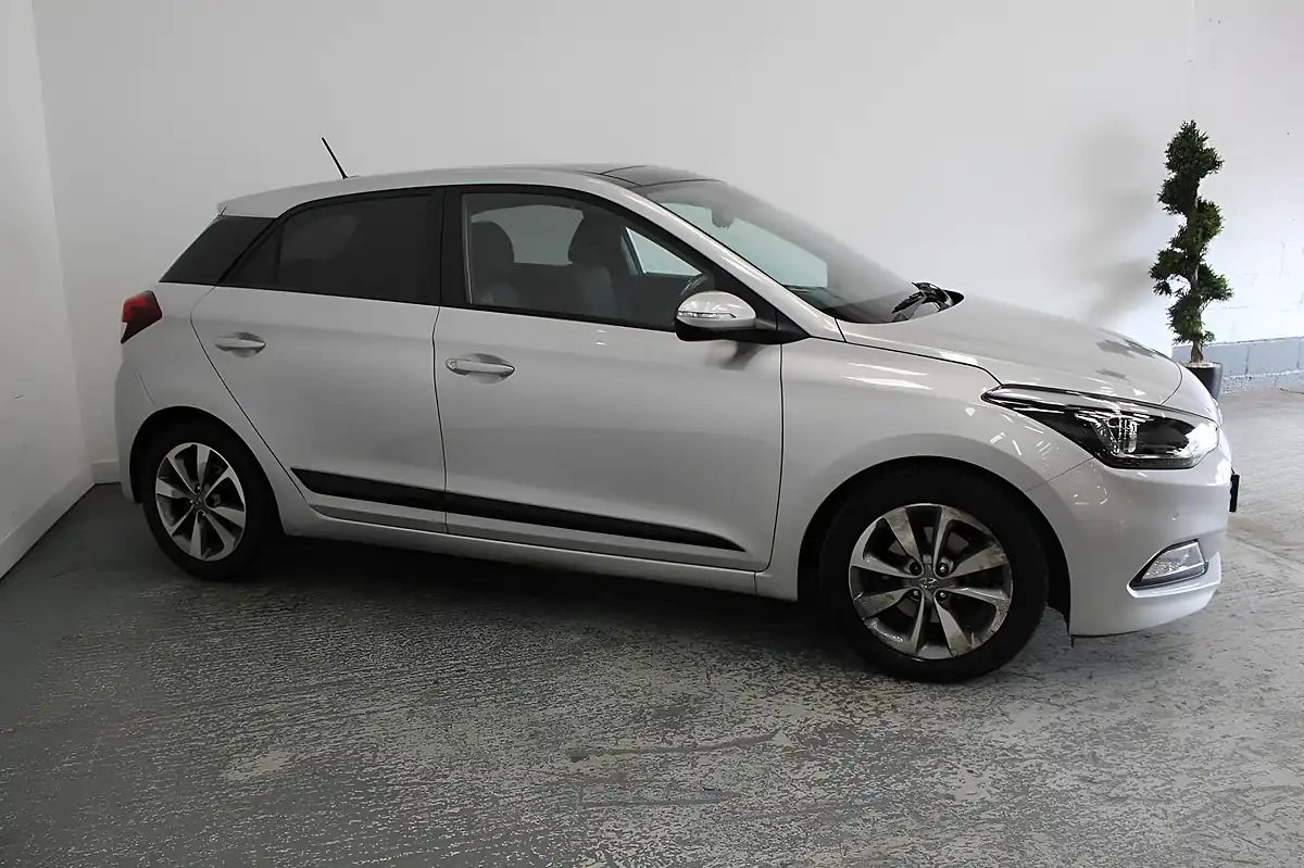 Used 2016 Hyundai I20 Premium Se Silver - Interior and Exterior details 3