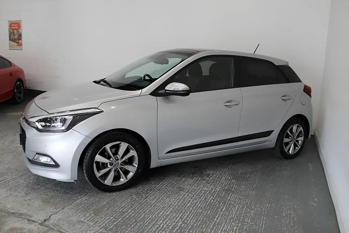 Used 2016 Hyundai I20 Premium Se Silver - Interior and Exterior details 4