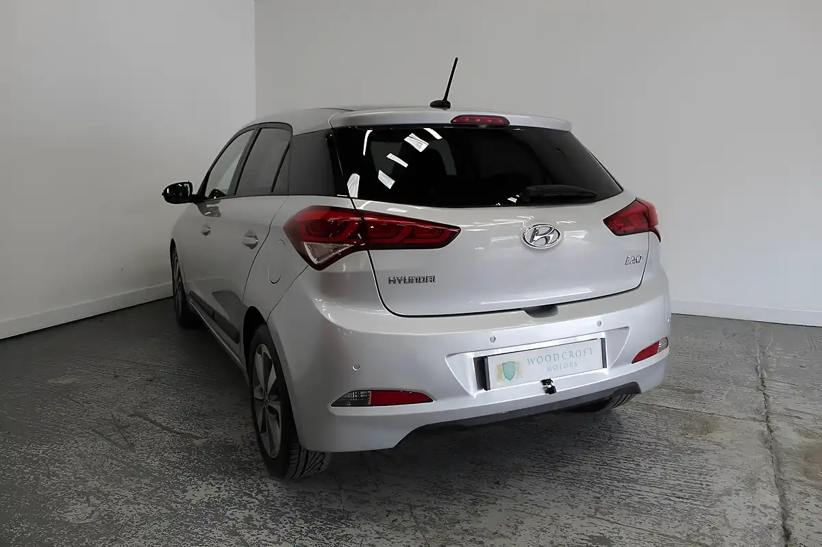 Used 2016 Hyundai I20 Premium Se Silver - Interior and Exterior details 5