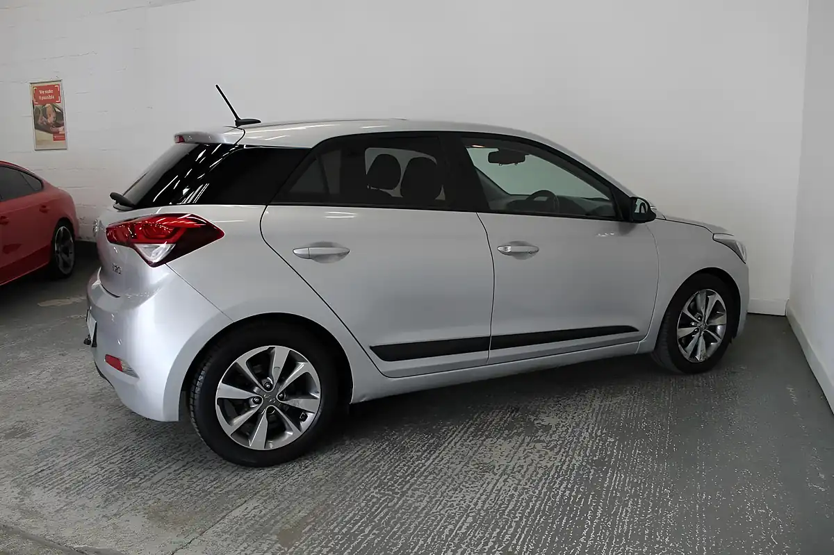 Used 2016 Hyundai I20 Premium Se Silver - Interior and Exterior details 8