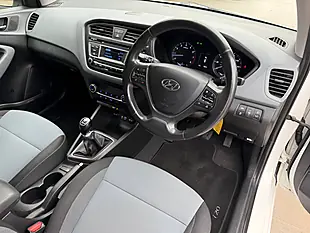 Used 2016 Hyundai i20 Premium White - Interior and Exterior details 10