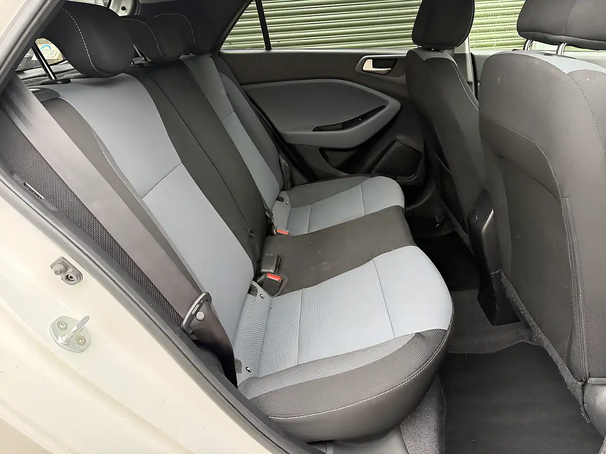 Used 2016 Hyundai i20 Premium White - Interior and Exterior details 14