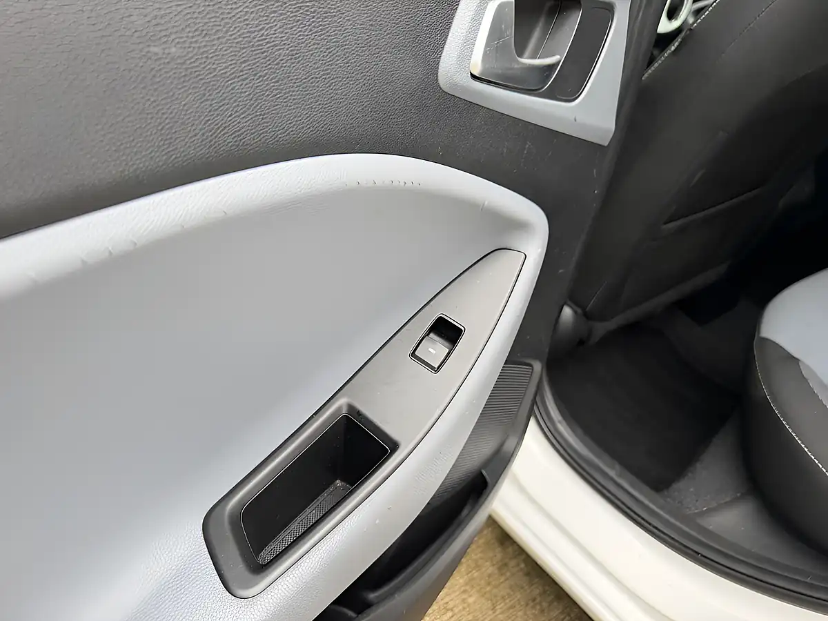 Used 2016 Hyundai i20 Premium White - Interior and Exterior details 16