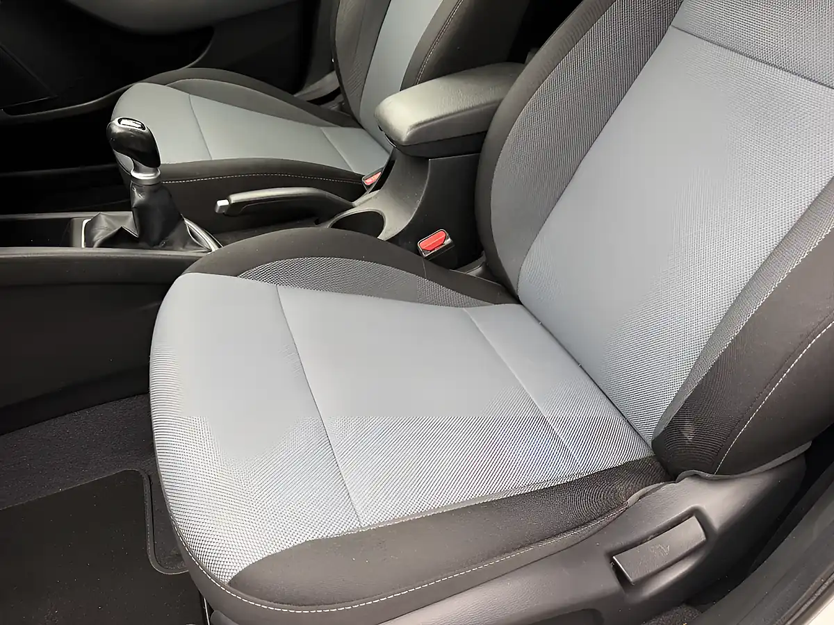 Used 2016 Hyundai i20 Premium White - Interior and Exterior details 18