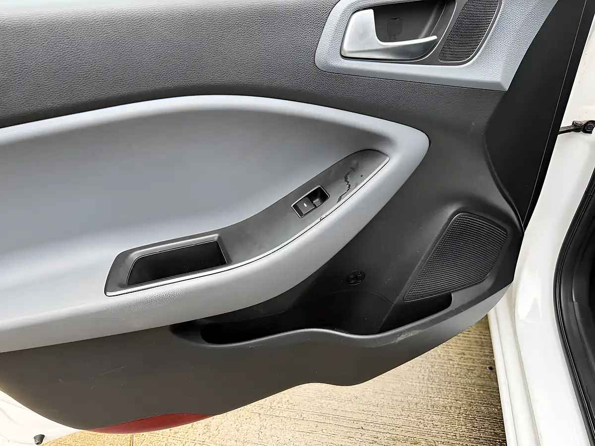 Used 2016 Hyundai i20 Premium White - Interior and Exterior details 19