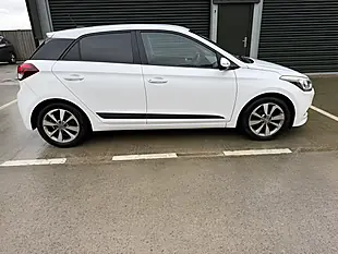 Used 2016 Hyundai i20 Premium White - Interior and Exterior details 3