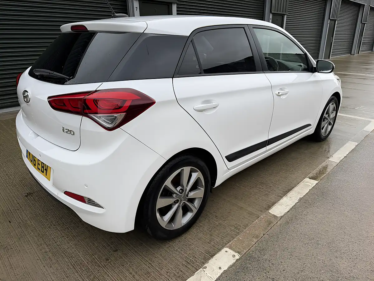 Used 2016 Hyundai i20 Premium White - Interior and Exterior details 4