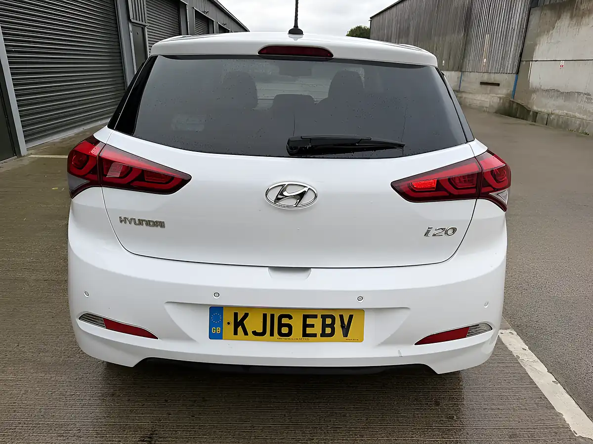 Used 2016 Hyundai i20 Premium White - Interior and Exterior details 5