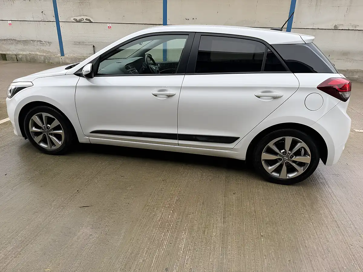 Used 2016 Hyundai i20 Premium White - Interior and Exterior details 7