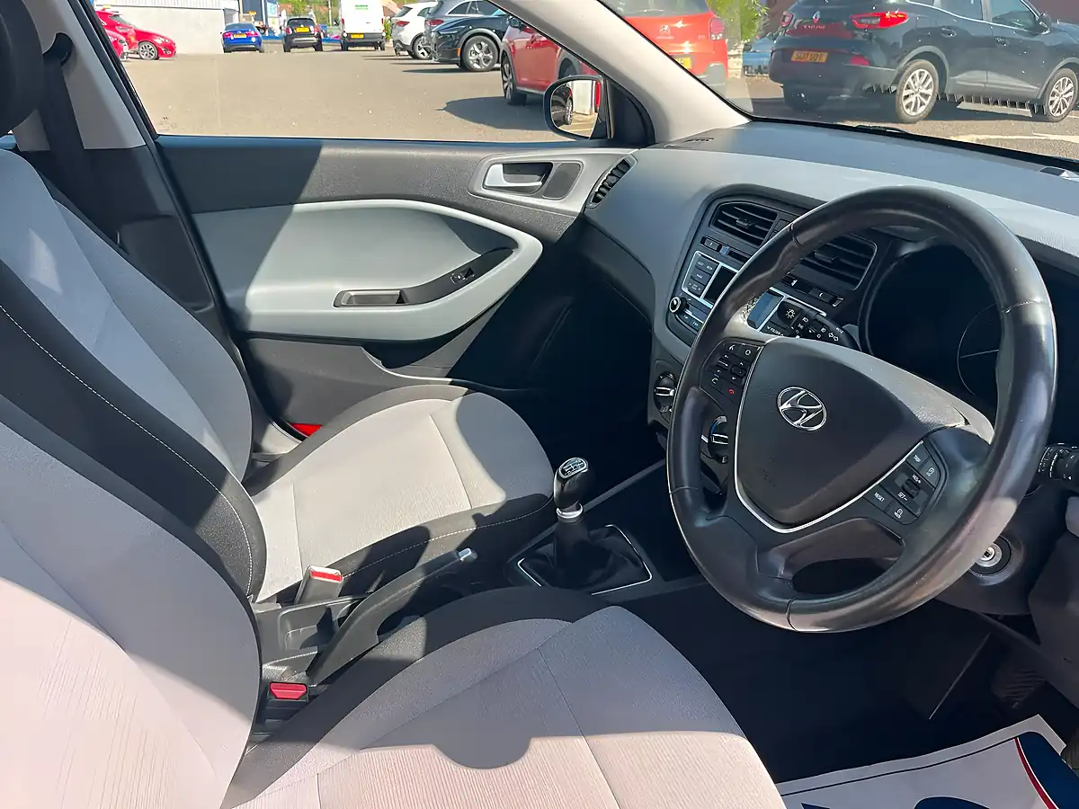 Used 2016 Hyundai I20 Se Black - Interior and Exterior details 14