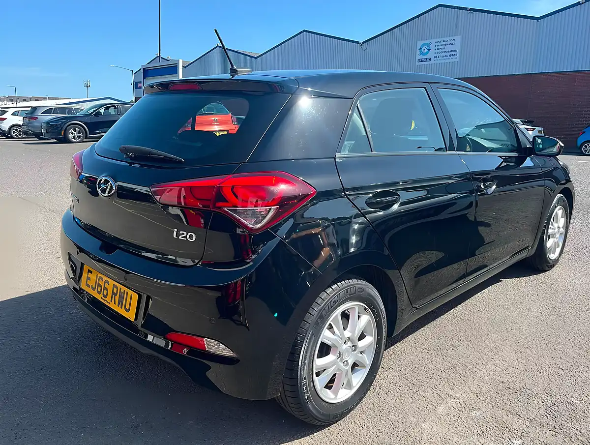 Used 2016 Hyundai I20 Se Black - Interior and Exterior details 5