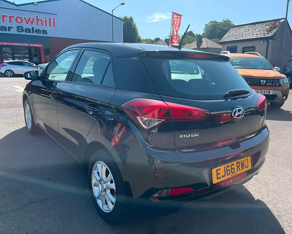 Used 2016 Hyundai I20 Se Black - Interior and Exterior details 8