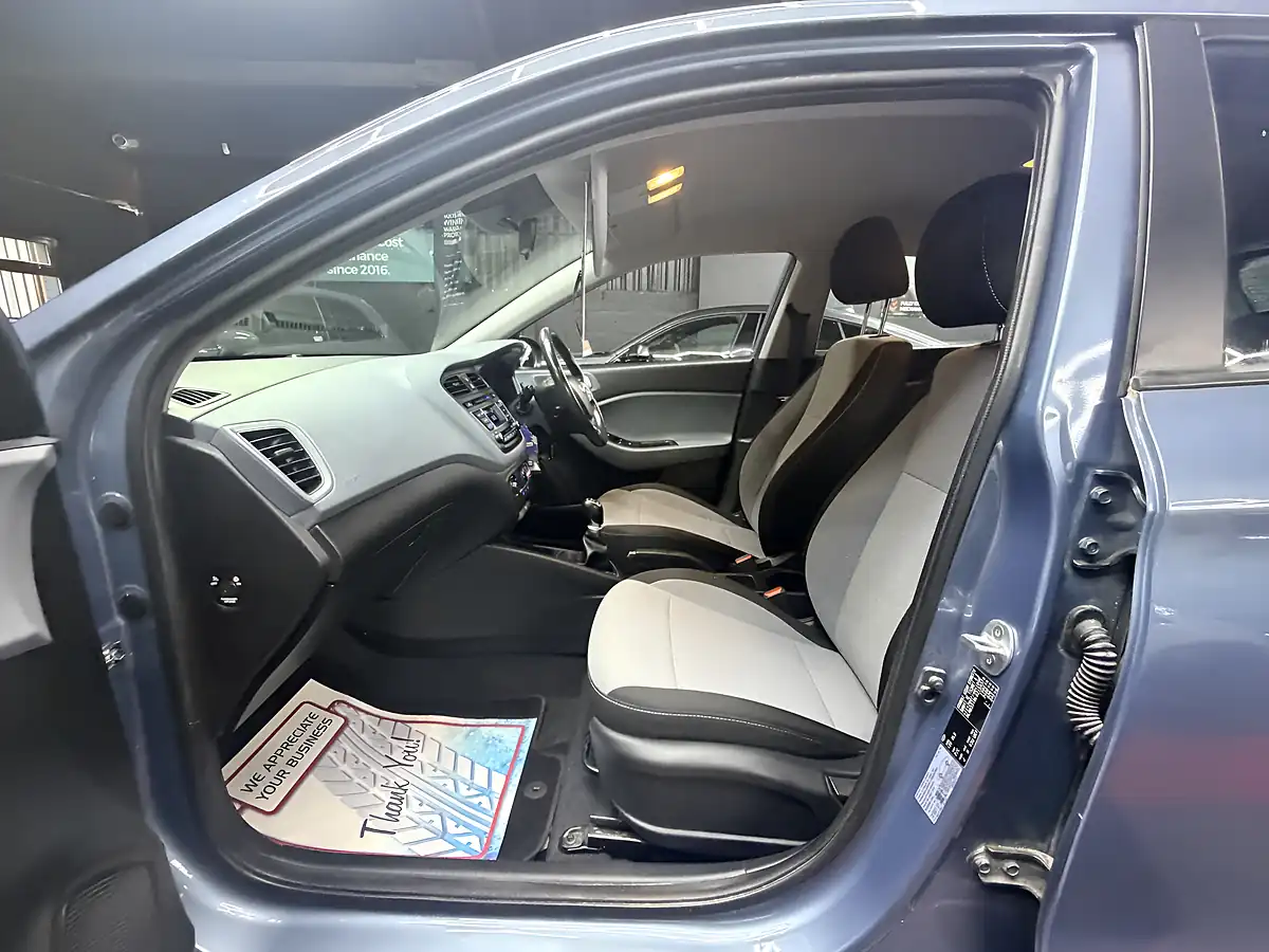 Used 2016 Hyundai I20 Se Blue - Interior and Exterior details 16
