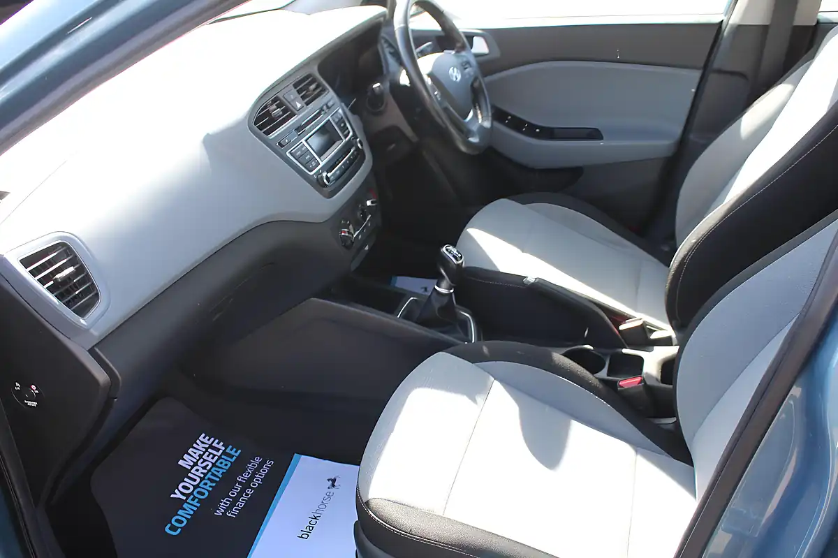 Used 2016 Hyundai i20 Se Blue - Interior and Exterior details 15