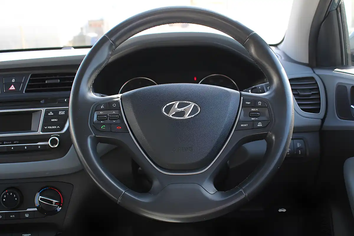 Used 2016 Hyundai i20 Se Blue - Interior and Exterior details 18