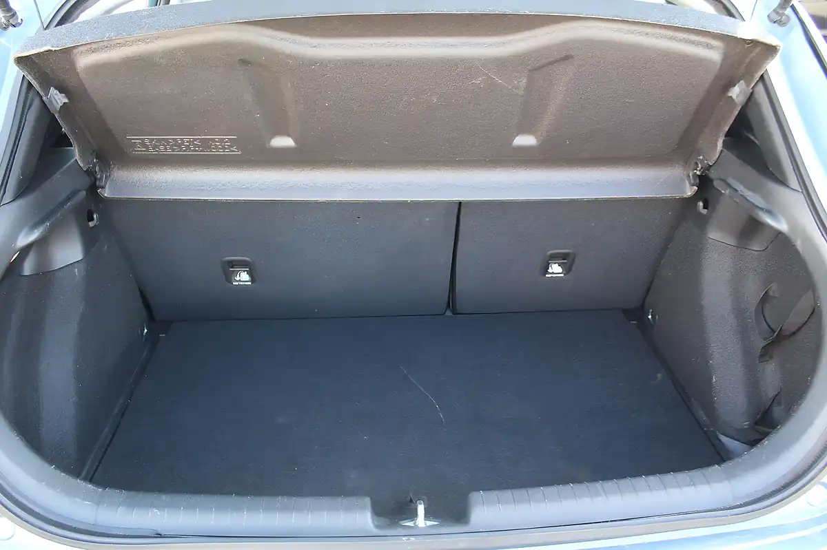 Used 2016 Hyundai i20 Se Blue - Interior and Exterior details 20