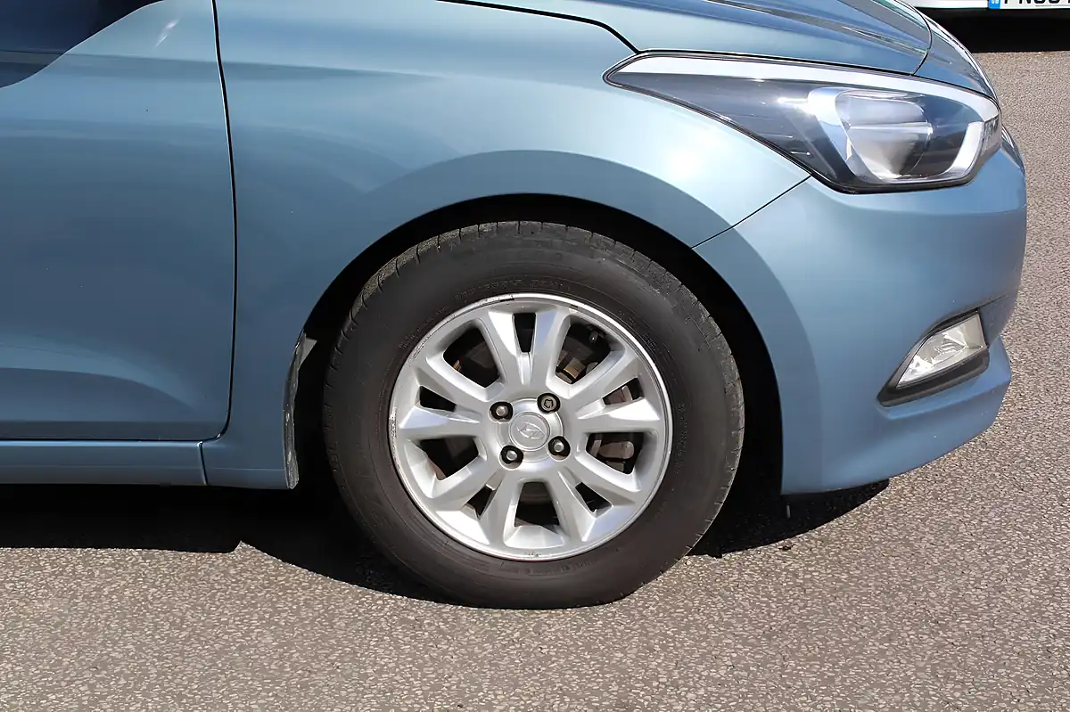 Used 2016 Hyundai i20 Se Blue - Interior and Exterior details 5
