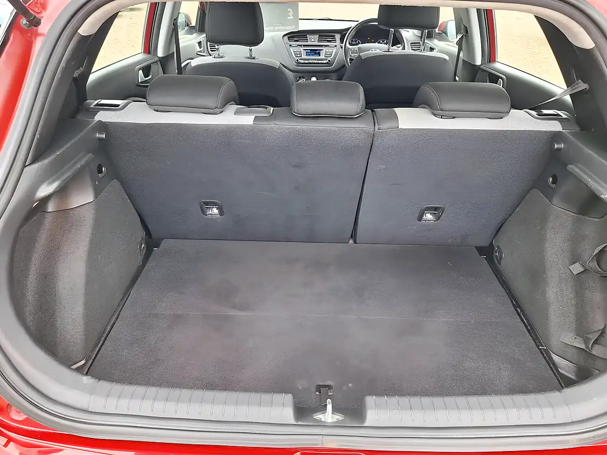 Used 2016 Hyundai I20 Se Red - Interior and Exterior details 11