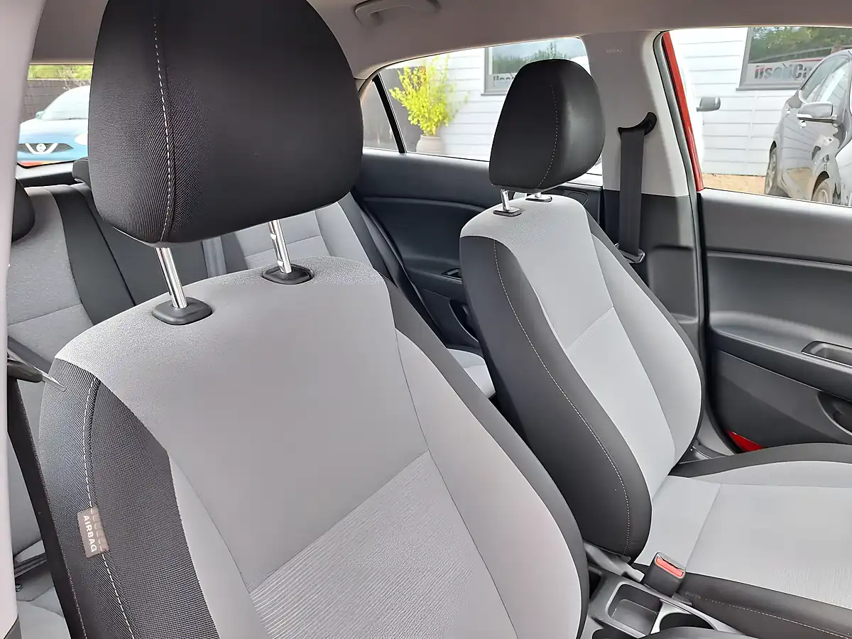 Used 2016 Hyundai I20 Se Red - Interior and Exterior details 13