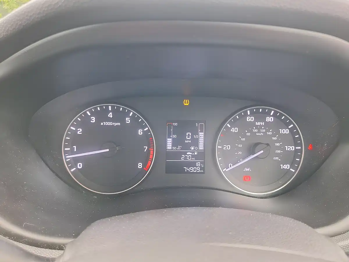 Used 2016 Hyundai I20 Se Red - Interior and Exterior details 15