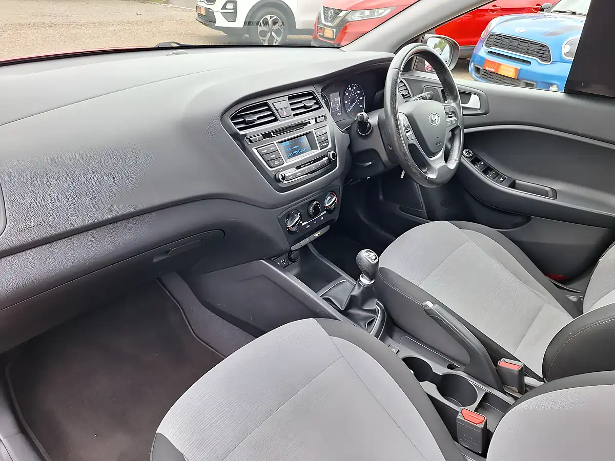 Used 2016 Hyundai I20 Se Red - Interior and Exterior details 3
