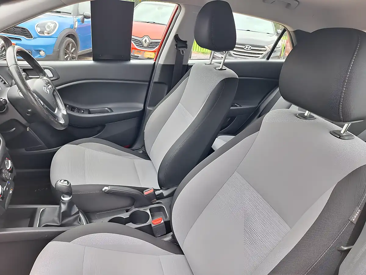 Used 2016 Hyundai I20 Se Red - Interior and Exterior details 7