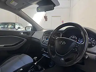 Used 2016 Hyundai I20 Se White - Interior and Exterior details 10