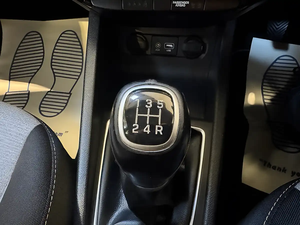 Used 2016 Hyundai I20 Se White - Interior and Exterior details 11