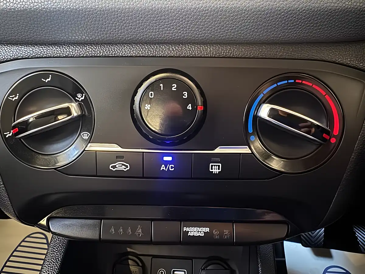 Used 2016 Hyundai I20 Se White - Interior and Exterior details 12
