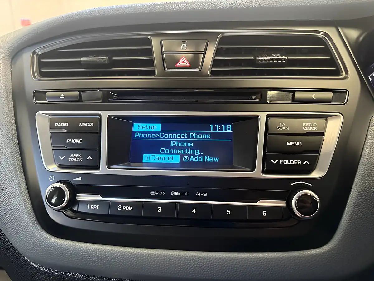Used 2016 Hyundai I20 Se White - Interior and Exterior details 14
