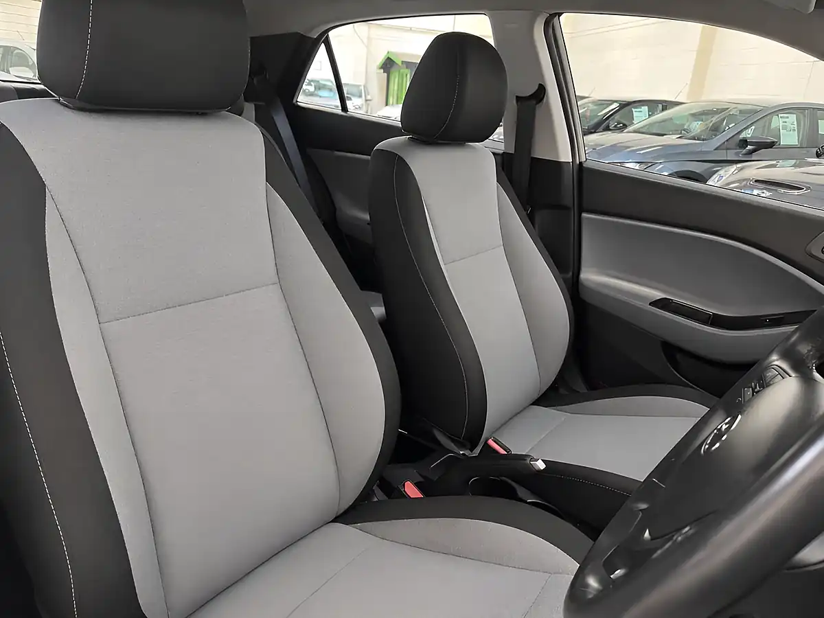 Used 2016 Hyundai I20 Se White - Interior and Exterior details 5