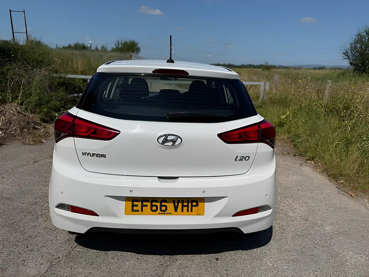 Used 2016 Hyundai I20 Se White - Interior and Exterior details 10