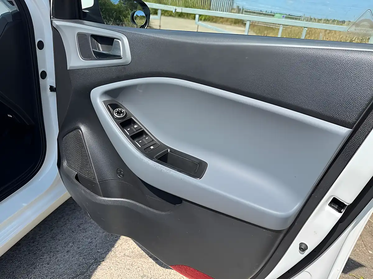 Used 2016 Hyundai I20 Se White - Interior and Exterior details 17