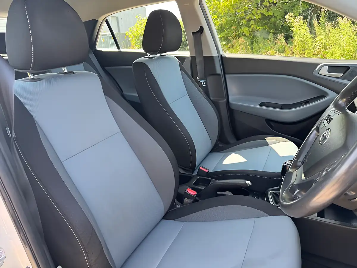Used 2016 Hyundai I20 Se White - Interior and Exterior details 18