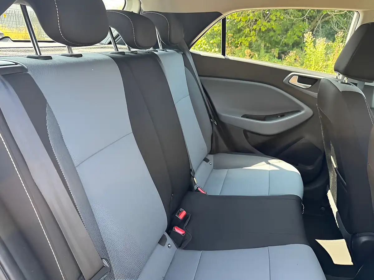 Used 2016 Hyundai I20 Se White - Interior and Exterior details 19