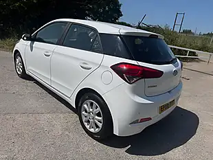 Used 2016 Hyundai I20 Se White - Interior and Exterior details 7