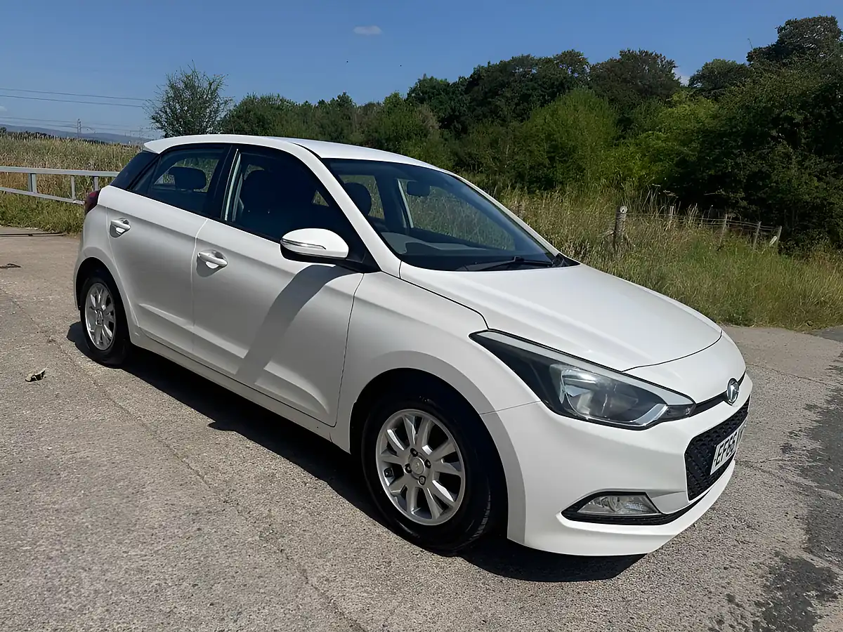 Used 2016 Hyundai I20 Se White - Interior and Exterior details 8