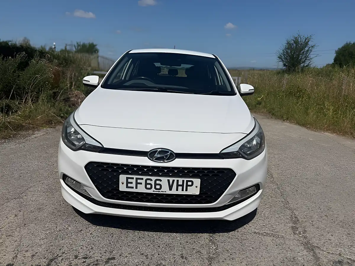 Used 2016 Hyundai I20 Se White - Interior and Exterior details 9