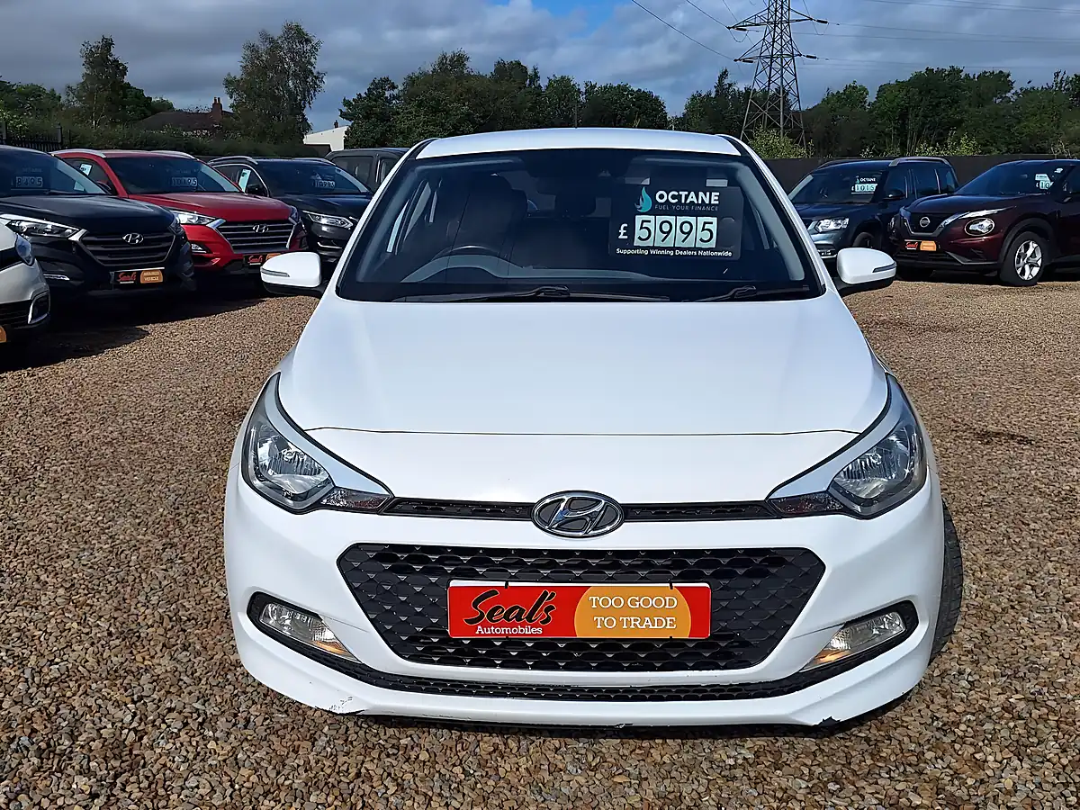 Used 2016 Hyundai I20 Se White - Interior and Exterior details 10