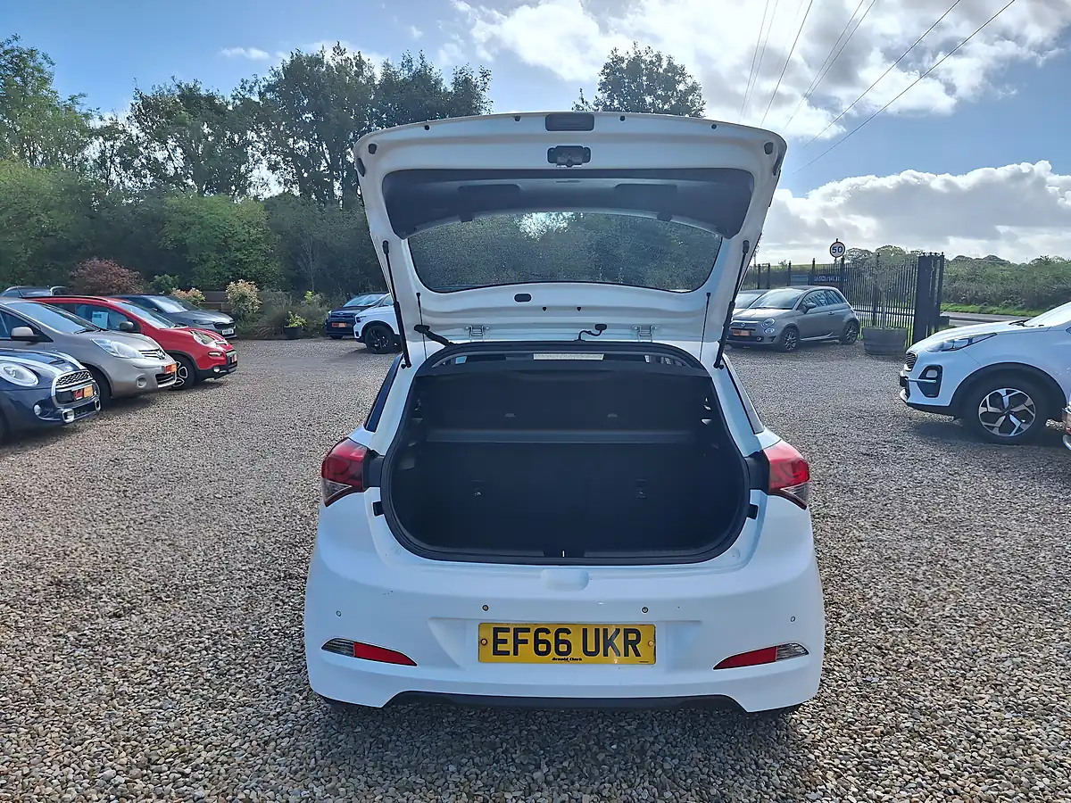 Used 2016 Hyundai I20 Se White - Interior and Exterior details 15