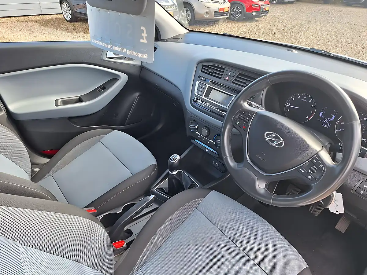 Used 2016 Hyundai I20 Se White - Interior and Exterior details 18