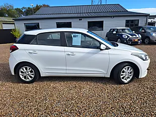 Used 2016 Hyundai I20 Se White - Interior and Exterior details 19