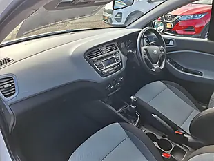 Used 2016 Hyundai I20 Se White - Interior and Exterior details 3