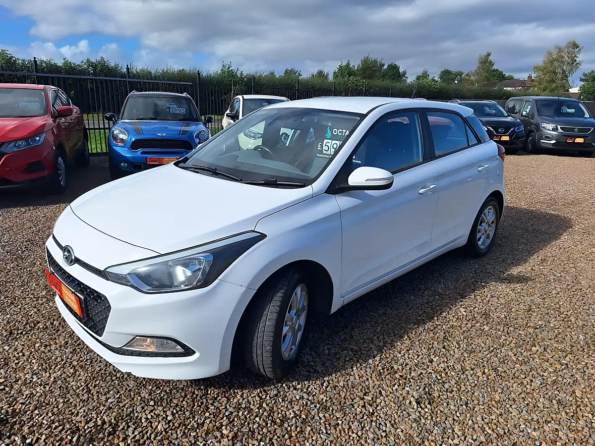 Used 2016 Hyundai I20 Se White - Interior and Exterior details 4