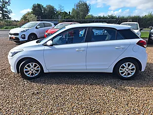 Used 2016 Hyundai I20 Se White - Interior and Exterior details 7