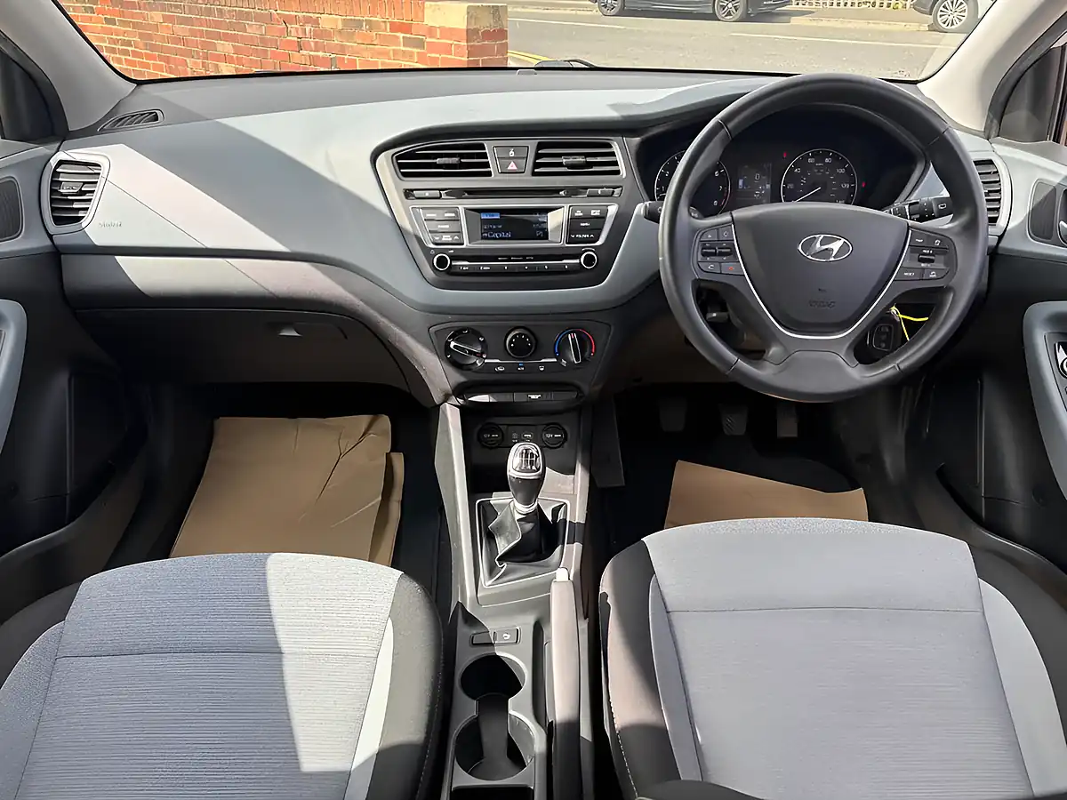 Used 2016 Hyundai i20 Se White - Interior and Exterior details 10